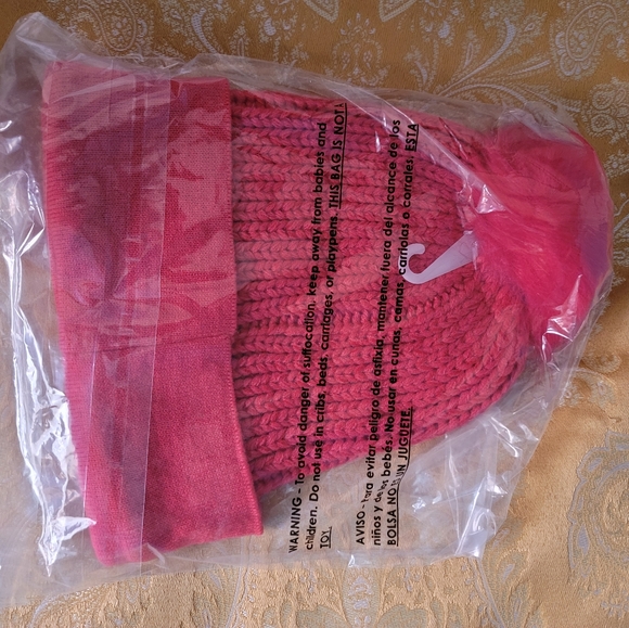 NWT Juicy By Juicy Couture Pom Women's Beanie Pink One Size - Picture 3 of 3